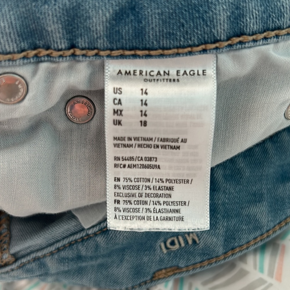 American Eagle Jean Shorts - Picture 4 of 4